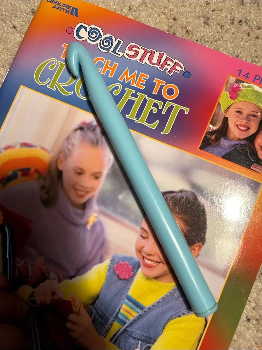 Teach Me to Crochet Book w/ 3 Different Size Crochet Hooks